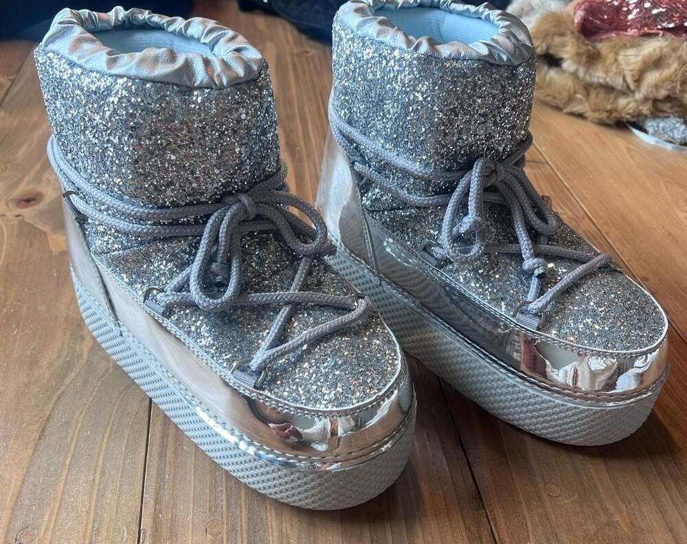 Olivia Miller Eclipse Silver Sparkle Puffer Boots Size L estimated 9